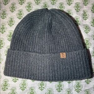 D beanie grey ribbed NWOT